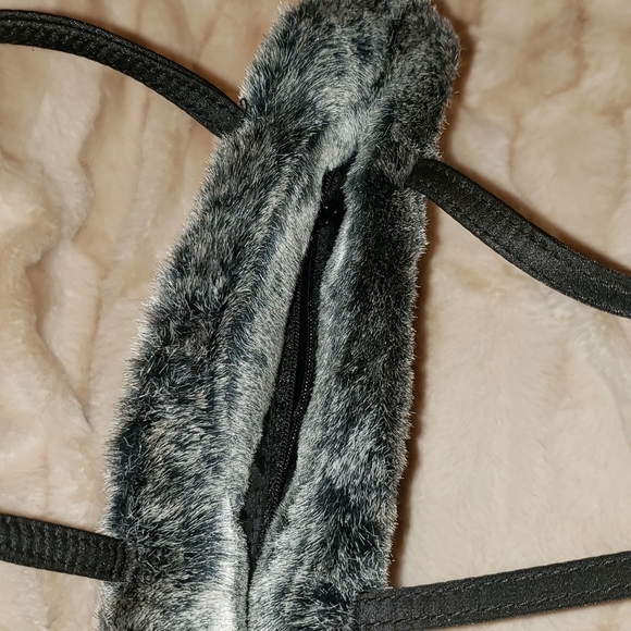 ☃️ Seventh Avenue Black Small Handbag - Picture 2 of 5